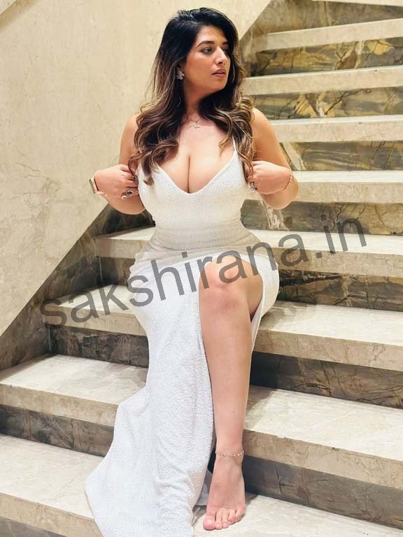 Pune aged housewife Call Girl